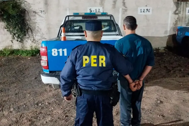 Golpeó a su vecina con una pala tras una discusión por una conexión de agua en Paraná