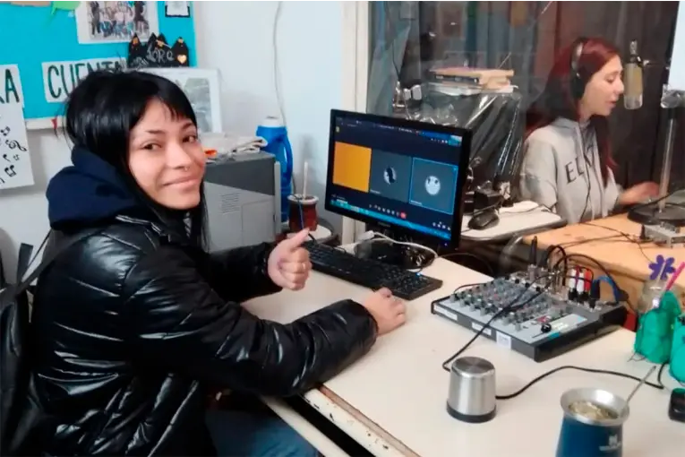 Invitan a las escuelas secundarias a participar del certamen federal Sueños de Radio