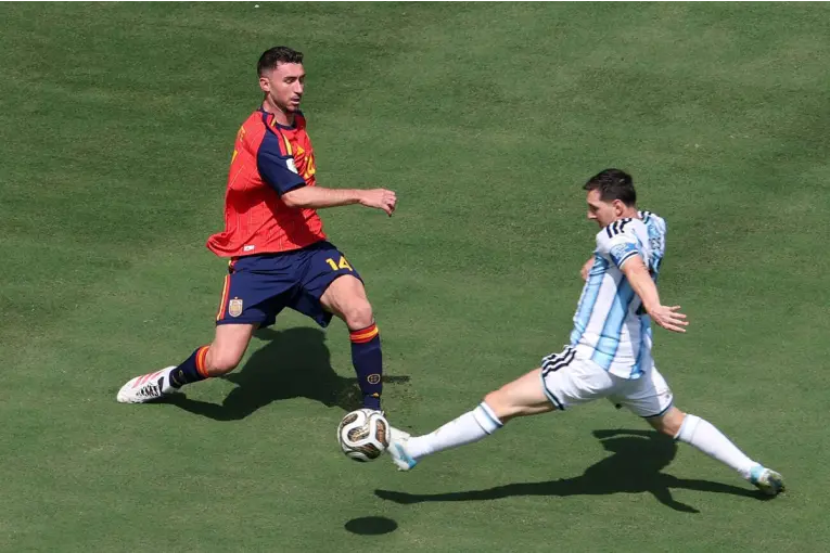 Argentina va por la cuarta estrella: empata sin goles frente a España en la final del Mundial