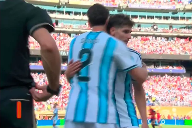 El entrerriano Marcos Senesi ingresó en la final del Mundial ante España