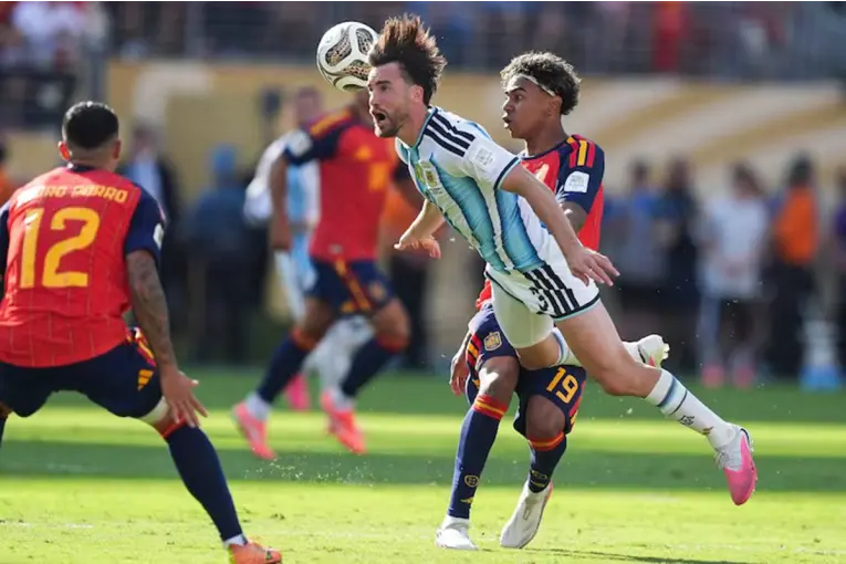 Las polémicas de Argentina-España: la roja a Enzo, el gol anulado y el gesto de Cucurella