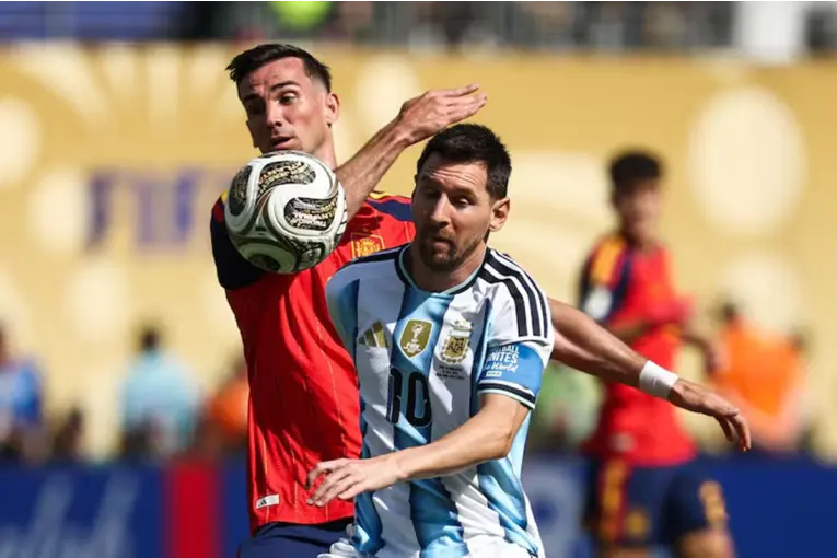 Argentina aguantó con un hombre menos, pero cayó 1-0 con España en la final del Mundial 2026