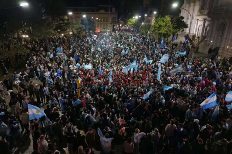 El drone de Elonce captó el fervor de los hinchas que acompañó a la Selección en la Plaza 1º de Mayo