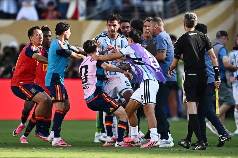 Pelea entre Paredes y Gavi tras la final del Mundial: el cruce que no mostró la transmisión