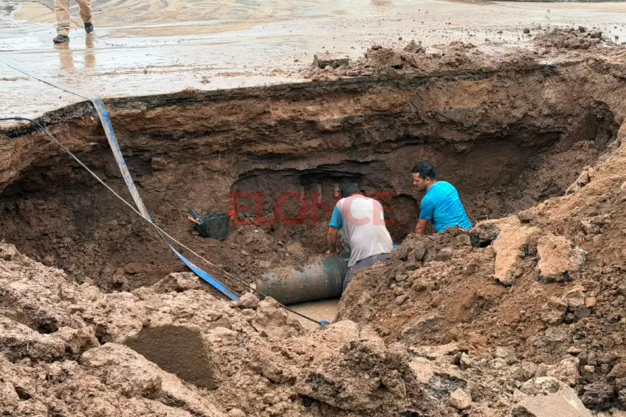 Reparan ca&ntilde;o maestro de 400mm en calle General Espejo (foto Elonce)