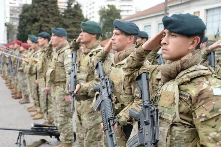 Personal militar con título podrá cobrar un adicional salarial: cómo será