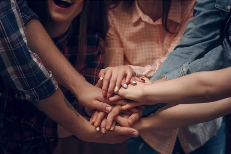 Día del Amigo: por qué se celebra el 20 de julio y el recuerdo al creador del Himno a la Amistad