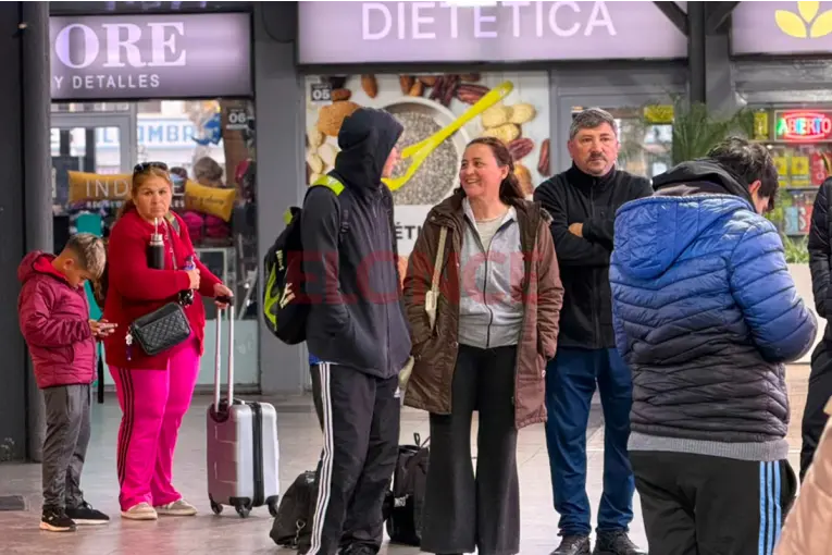 Vacaciones de invierno: cómo se vive el recambio de turistas en la Terminal de Paraná