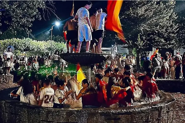 Festejos en España terminaron en tragedia: murió una adolescente al caer una estructura