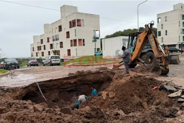Se demora la reparación de caño maestro y la zona sur de Paraná sigue sin agua