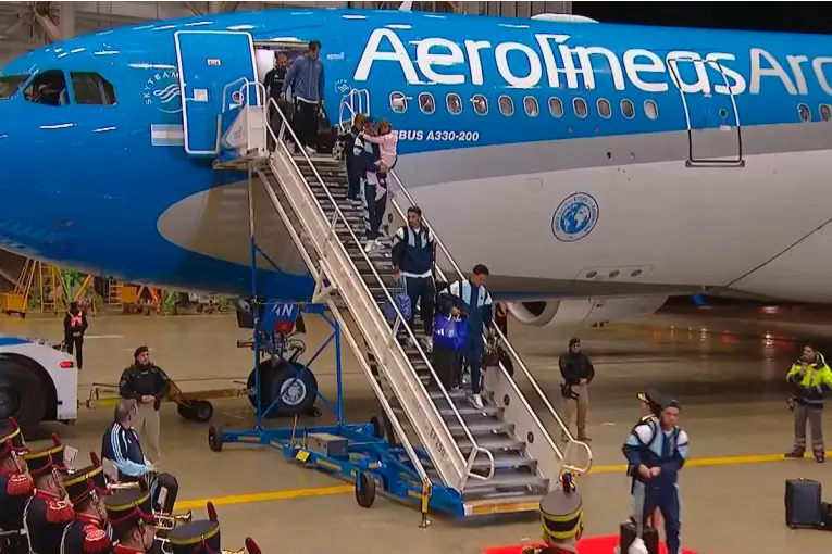Los jugadores de la Selección argentina volvieron al país tras ser subcampeones del Mundial