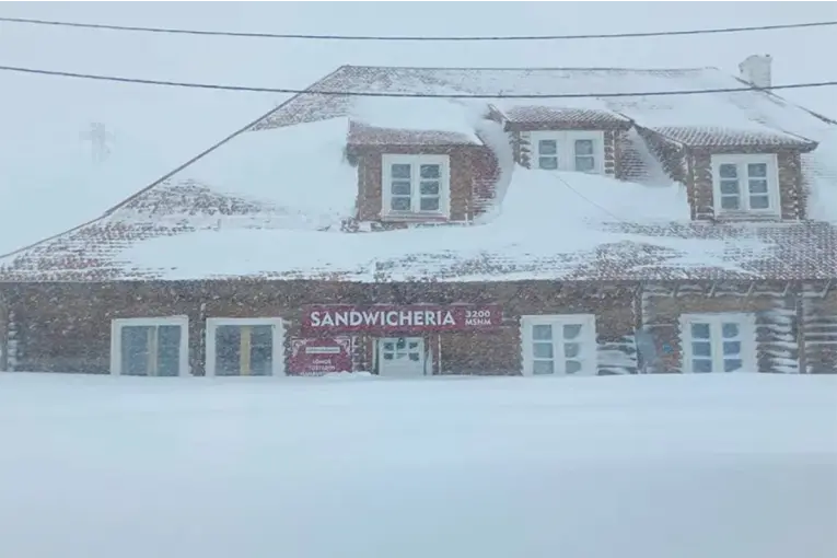 La nevada histórica dejó impactantes postales y cubrió la cordillera mendocina con nieve récord
