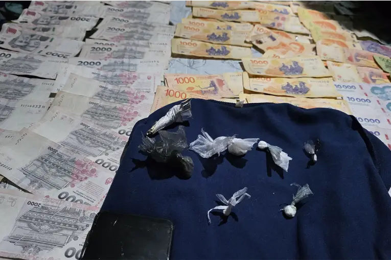 Secuestraron piedras de cocaína tras allanamientos por amenazas: hay tres detenidos