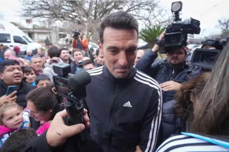 Lionel Scaloni volvió a emocionarse y dejó una promesa: Seguiremos dando batalla