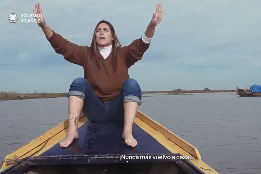 La Sole recorriendo el r&iacute;o en Victoria