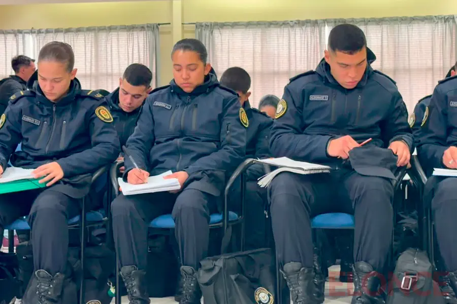 Ingreso a la Polic&iacute;a de Entre R&iacute;os (foto Elonce)