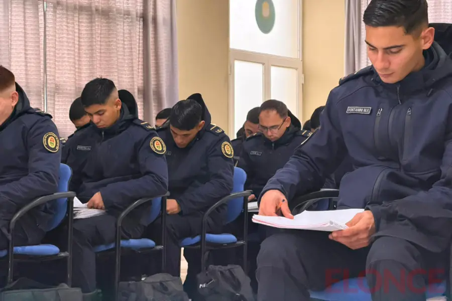 Ingreso a la Polic&iacute;a de Entre R&iacute;os (foto Elonce)