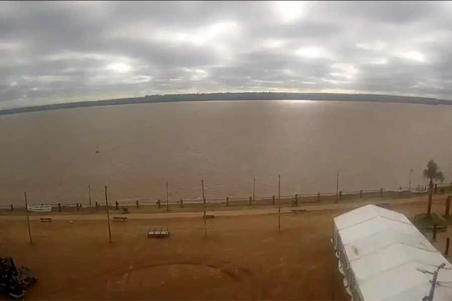 El r&iacute;o Uruguay a la altura de Col&oacute;n (captura de pantalla)