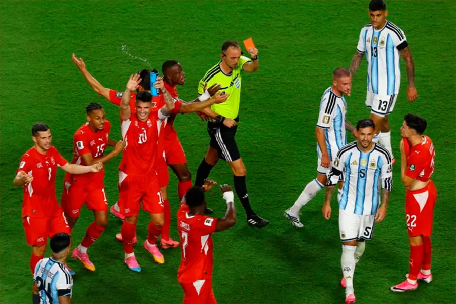 Breel Embolo, expulsado contra Argentina por acci&oacute;n del VAR. (Foto: Reuters).