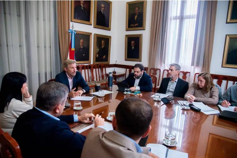 Frigerio reunió a su gabinete para coordinar medidas preventivas por El Niño y la crecida de los ríos