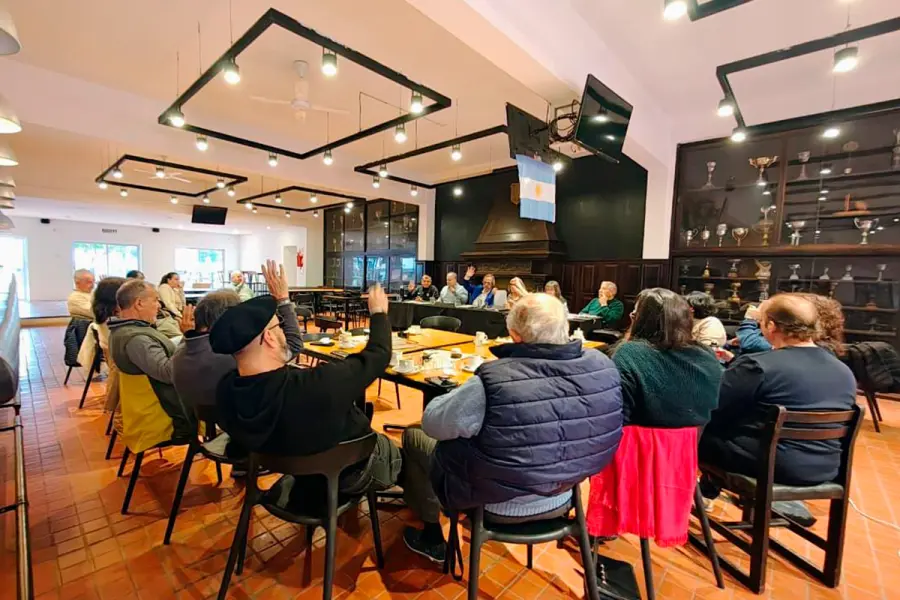 Asamblea de socios de Club Atl&eacute;tico Estudiantes (foto CAE)