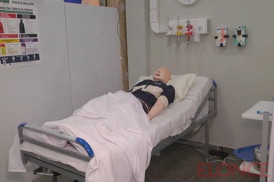 Modelo de simulaci&oacute;n cl&iacute;nica en Enfermer&iacute;a (foto Elonce)