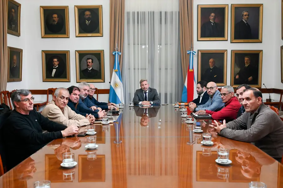 Frigerio recibi&oacute; a los gremios de Granja Tres Arroyos.-