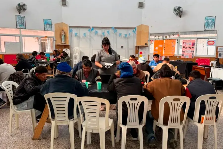 Tras incendio en asilo clandestino, los siete adultos fueron evaluados por personal de salud y est&aacute;n recibiendo la asistencia que necesitan (foto Aire de Santa Fe)