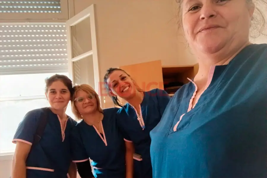 Estefan&iacute;a y sus compa&ntilde;eras de trabajo.