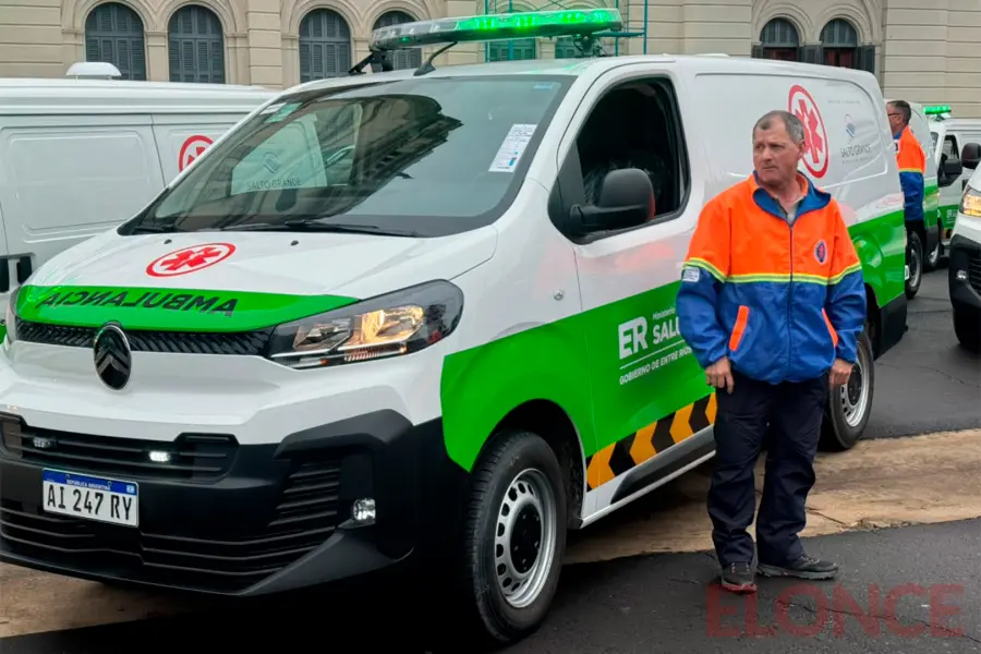 Entregaron 24 ambulancias y cinco motos para renovar la respuesta sanitaria (foto Elonce)