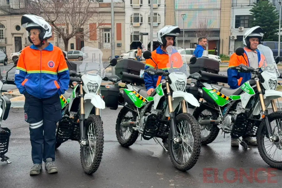 Entregaron 24 ambulancias y cinco motos para renovar la respuesta sanitaria (foto Elonce)
