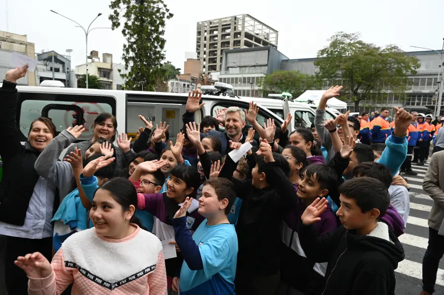 El gobernador Rogelio Frigerio durante la entrega de ambulancias a Salud (foto Gobierno de Entre R&iacute;os)