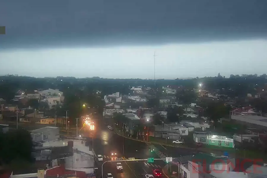 El cielo se hizo de noche en Paran&aacute; (foto Elonce)