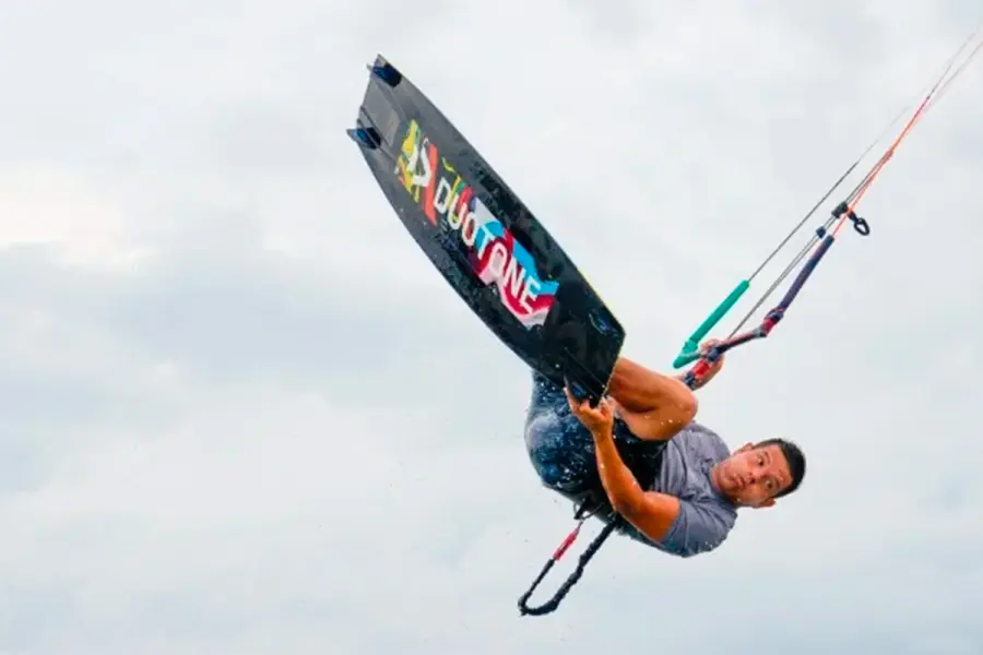 Fernando Cappi, kitesurfista.-