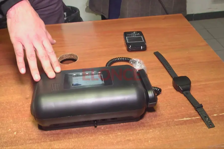 Monitoreo de tobilleras electr&oacute;nicas (foto Elonce)