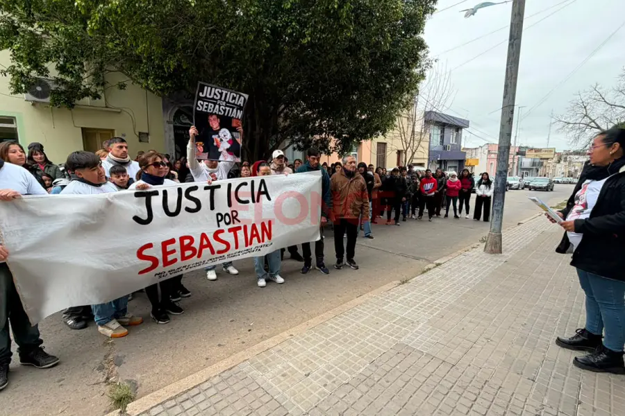 Pedido de justicia por el crimen de Sebasti&aacute;n Barreto en Diamante (foto Elonce)