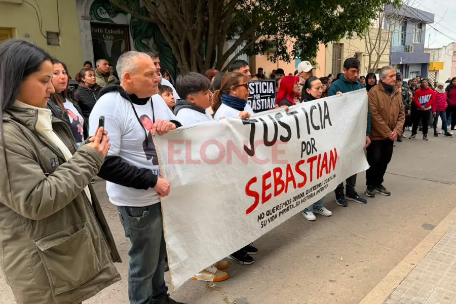 Pedido de justicia por el crimen de Sebasti&aacute;n Barreto en Diamante (foto Elonce)