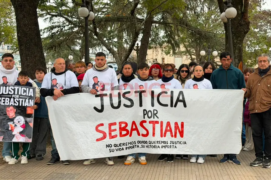 Pedido de justicia por el crimen de Sebasti&aacute;n Barreto en Diamante (foto Elonce)