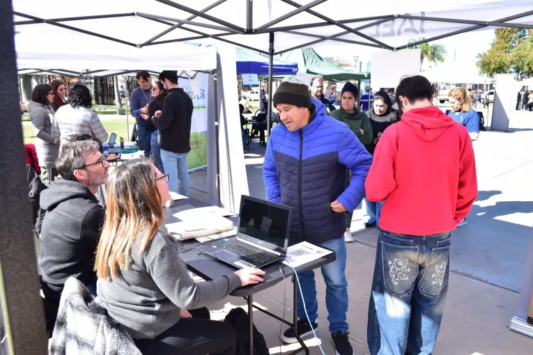 Entre Ríos con Vos llega al parque Gazzano con trámites y servicios provinciales