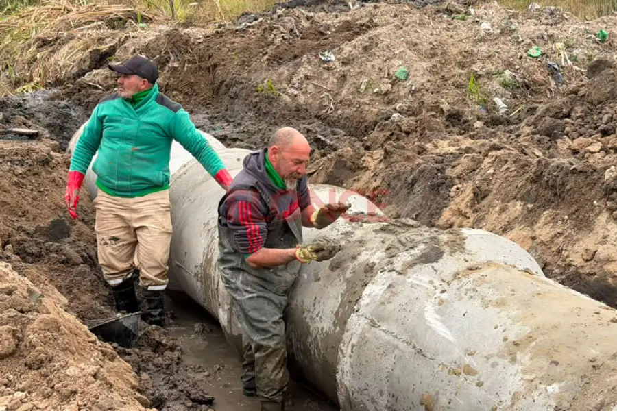 Mejoran desag&uuml;es en Bajada Grande ante fuertes lluvias (foto Elonce)
