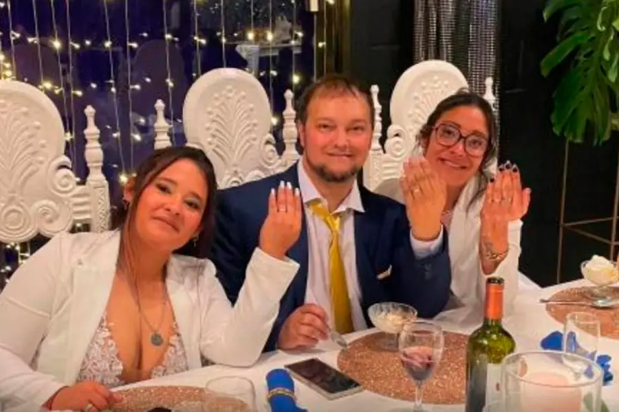 Los novios felices.