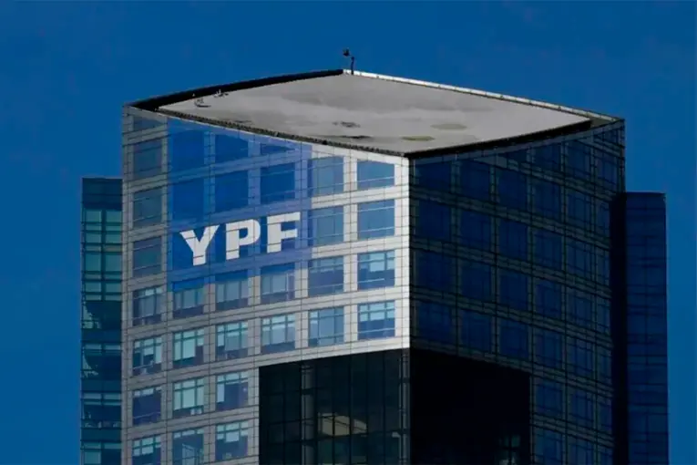 YPF acordó vender combustible sostenible para aviones y prevé una inversión de US$400 millones