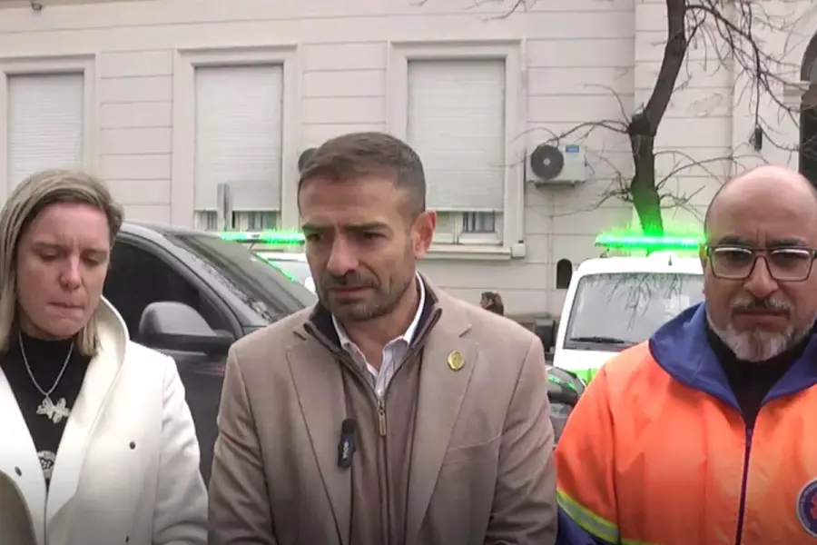 Ministro de Salud, Daniel Blanzaco; el director de Emergencia Sanitaria, Jos&eacute; C&aacute;ceres, y la directora del Hospital San Mart&iacute;n, Mar&iacute;a Emilia Sattler.