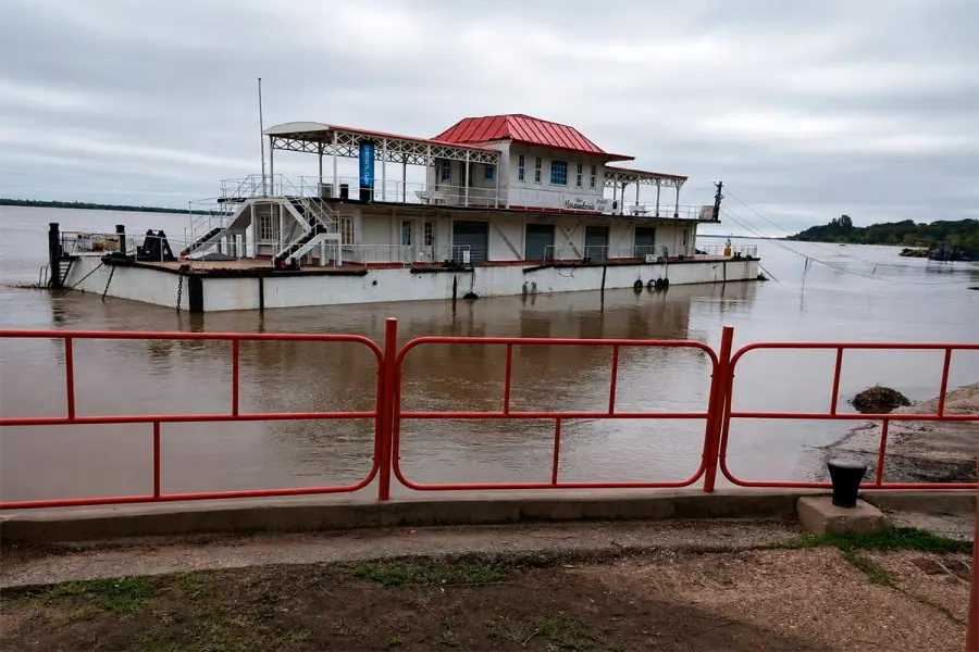 Comedor flotante de Hernandarias (foto Somos Hernandarias)