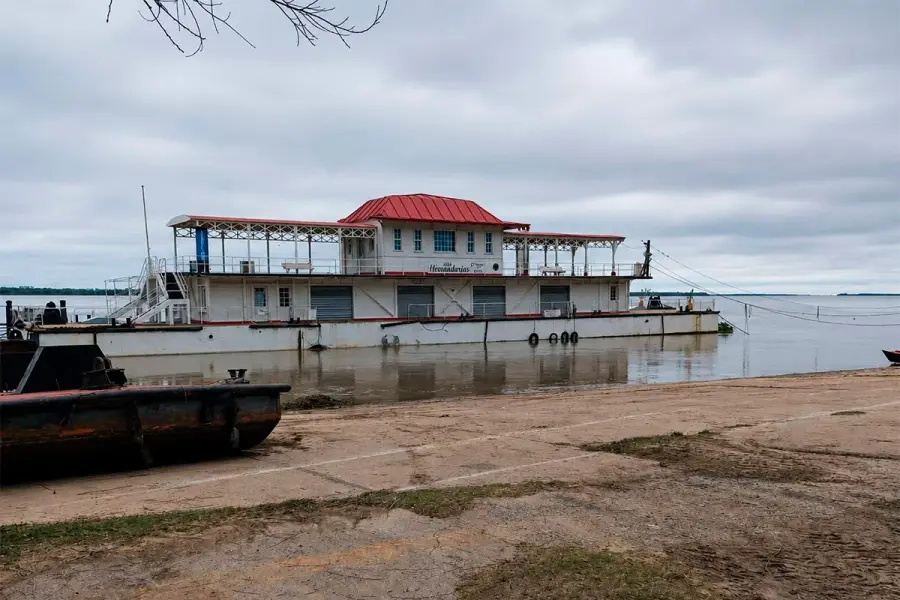 Comedor flotante de Hernandarias (foto Somos Hernandarias)