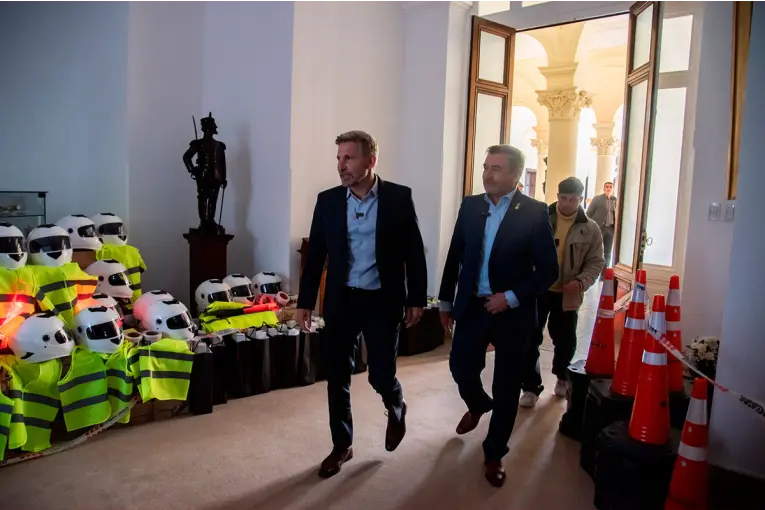 Frigerio entregó aportes y equipamiento a 44 municipios y comunas para fortalecer la seguridad