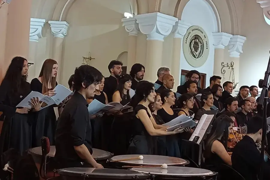 Coro Carmina Gaudii de UCA Paran&aacute;.-