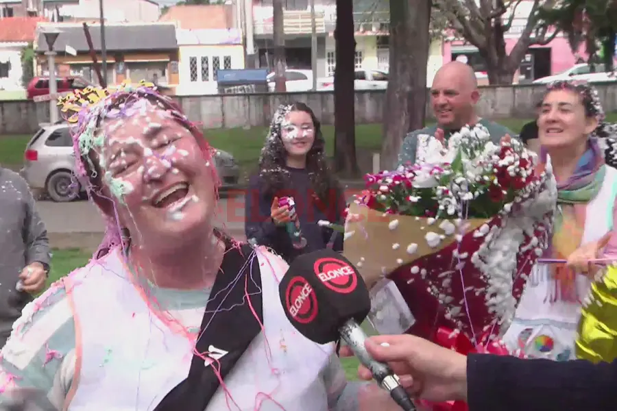 La docente Mar&iacute;a Laura Bertoli se jubil&oacute; tras 21 a&ntilde;os de servicio en escuelas de Educaci&oacute;n Integral (foto Elonce)