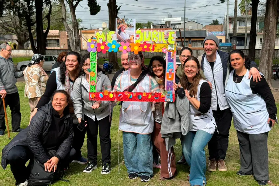 La docente Mar&iacute;a Laura Bertoli se jubil&oacute; tras 21 a&ntilde;os de servicio en escuelas de Educaci&oacute;n Integral (foto Elonce)