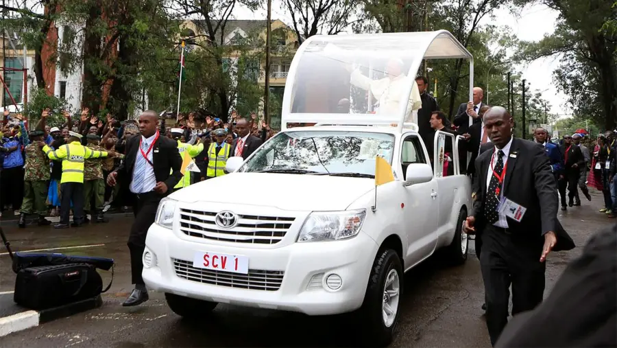 Una camioneta Toyota Hilux adaptada como papam&oacute;vil (archivo)